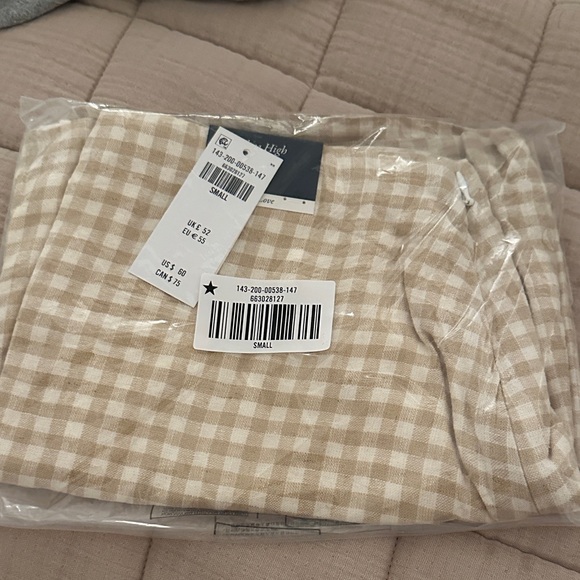 Abercrombie & Fitch Curve Love Gingham Beige Mini Skirt - Picture 2 of 3